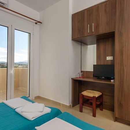 Elpidis Villa Kokkinos Pirgos Exteriör bild
