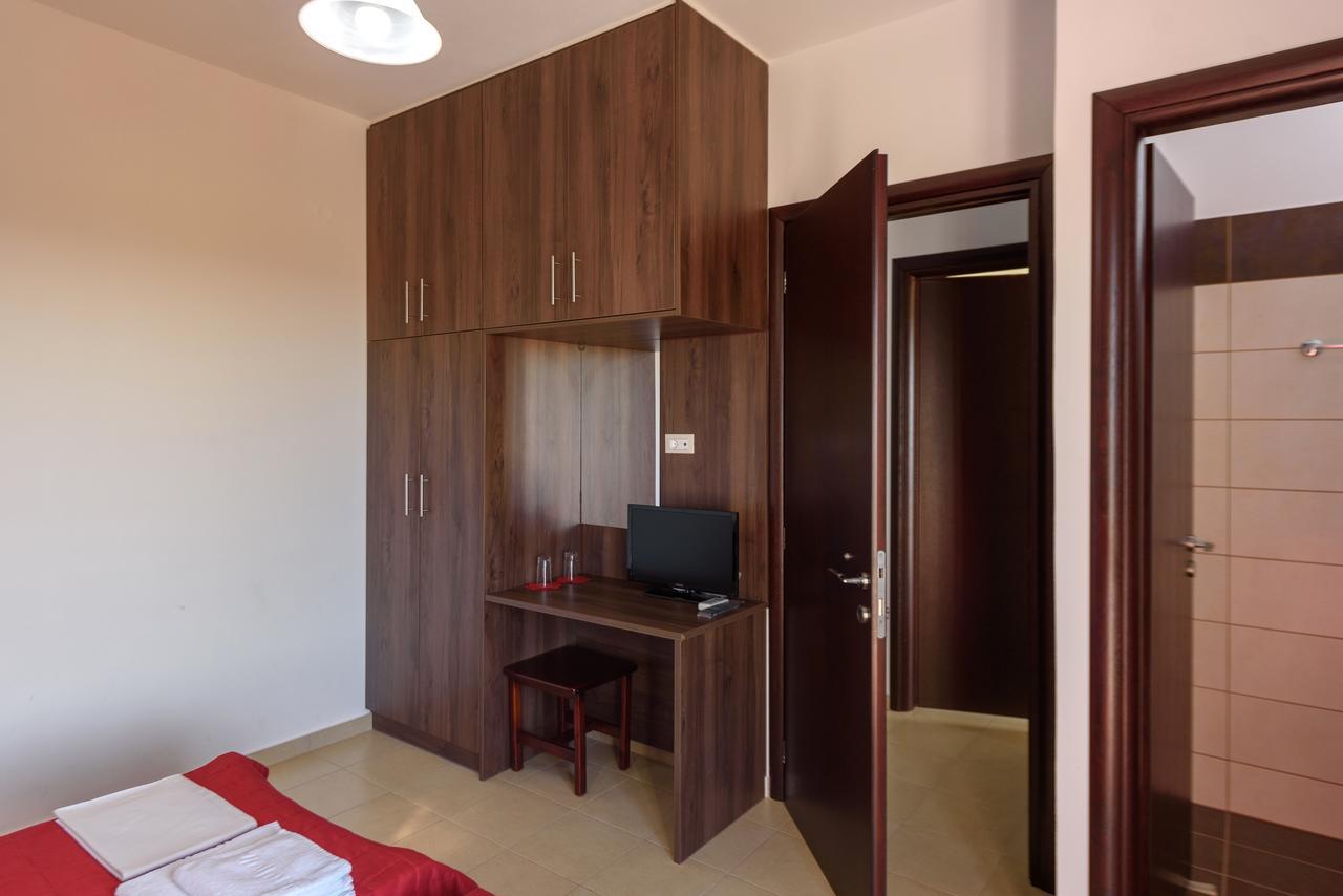 Elpidis Villa Kokkinos Pirgos Exteriör bild