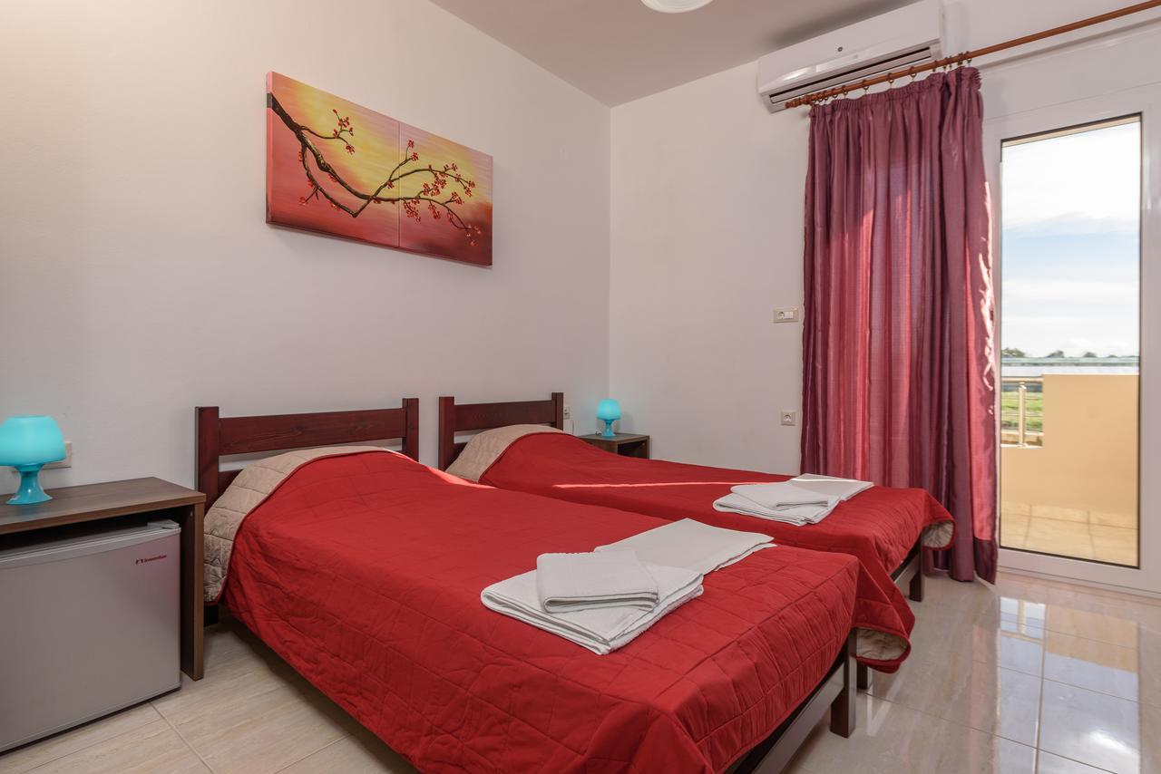 Elpidis Villa Kokkinos Pirgos Exteriör bild