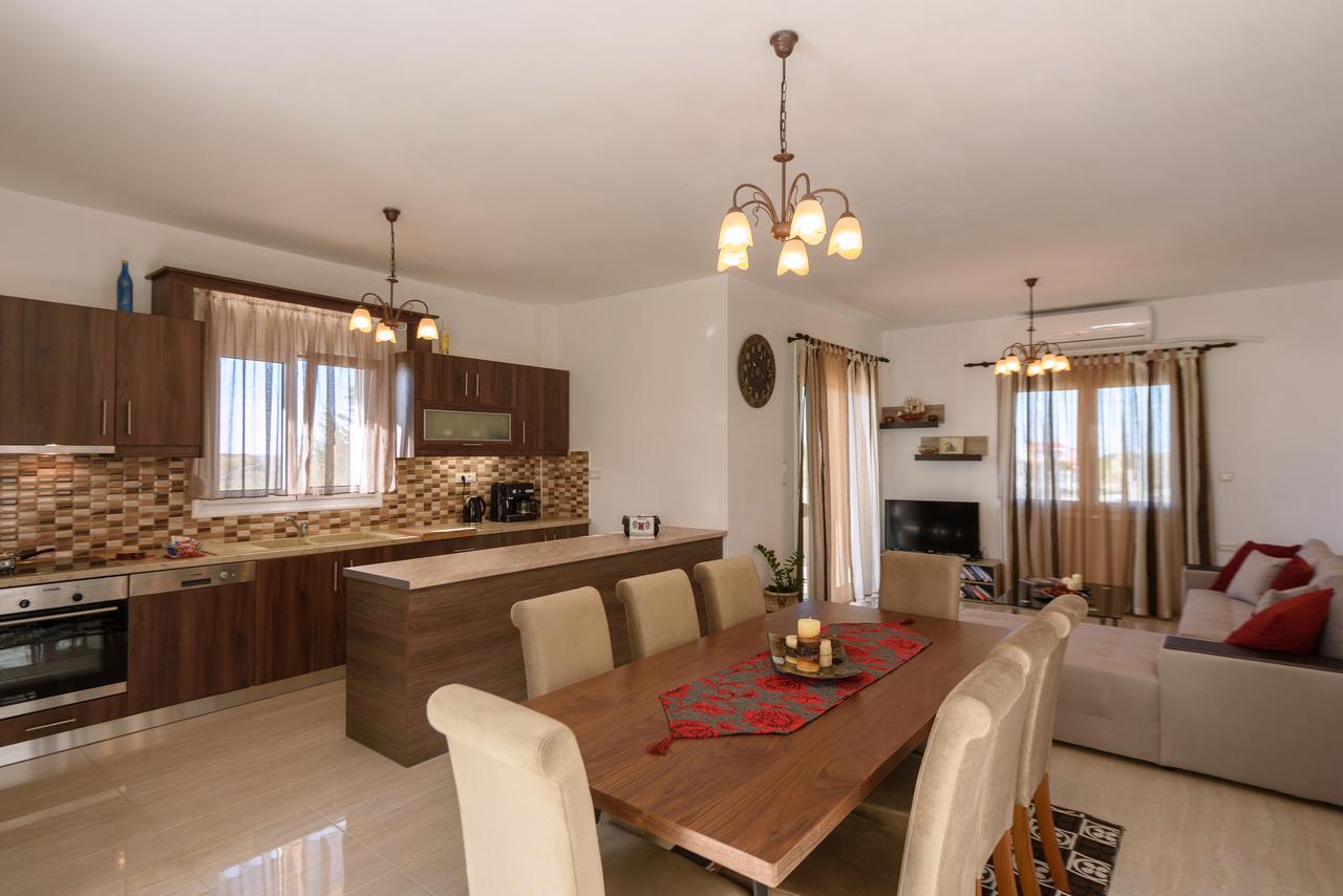 Elpidis Villa Kokkinos Pirgos Exteriör bild