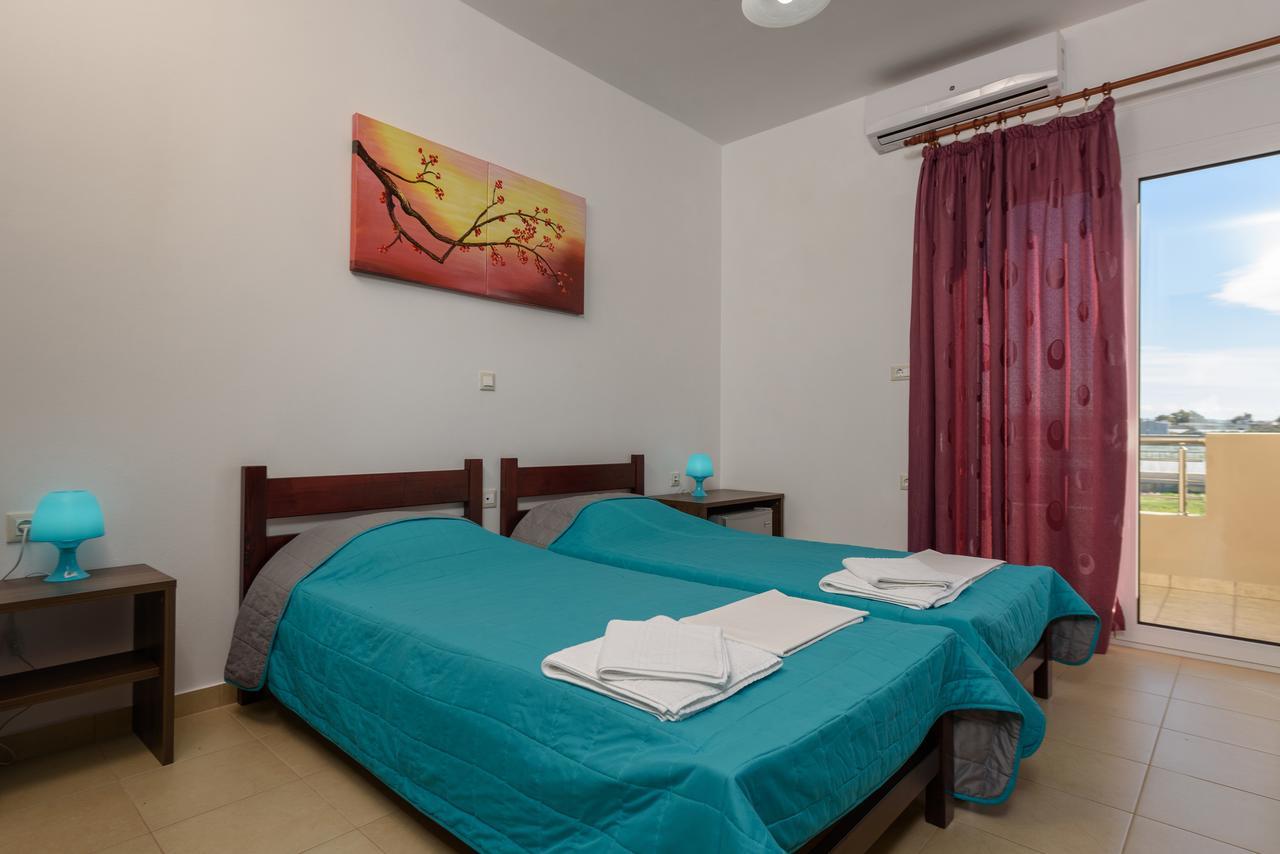 Elpidis Villa Kokkinos Pirgos Exteriör bild
