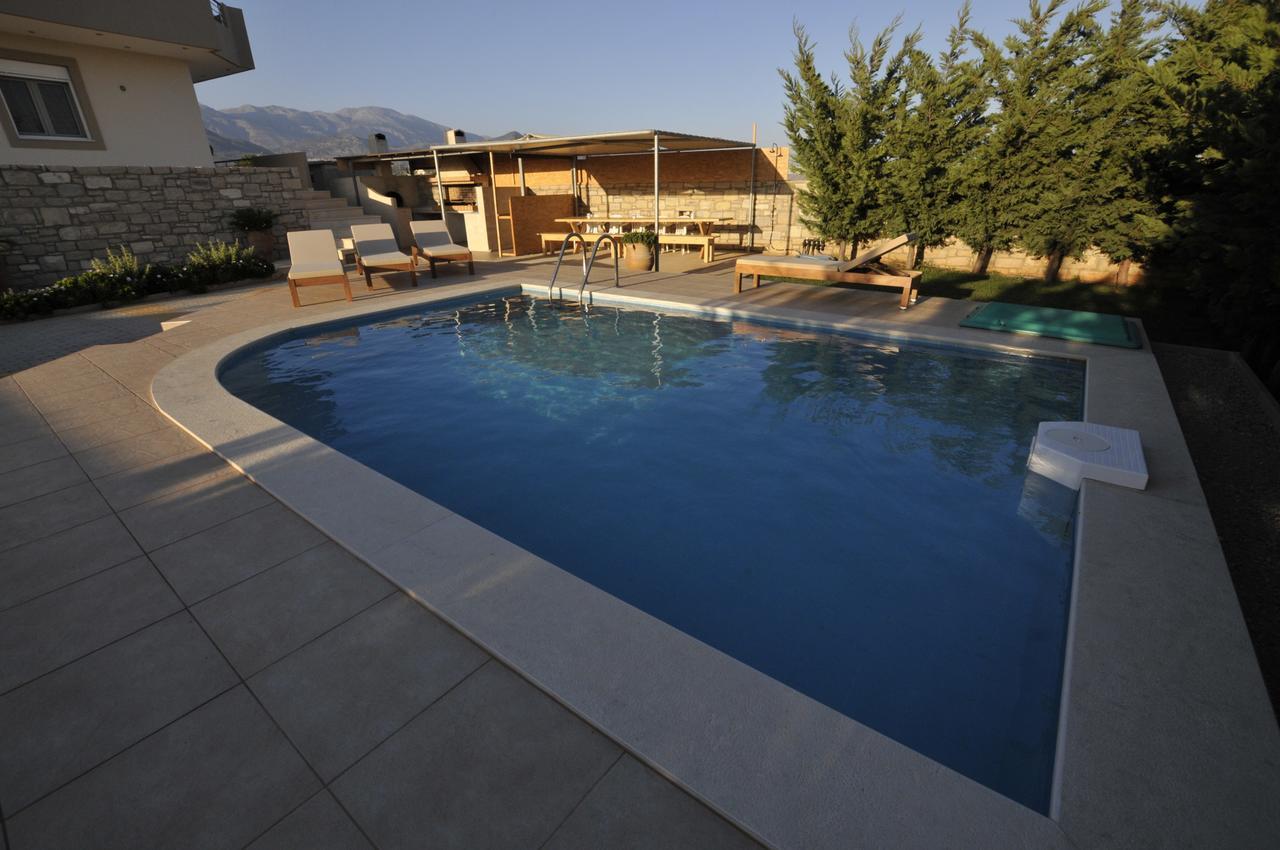 Elpidis Villa Kokkinos Pirgos Exteriör bild